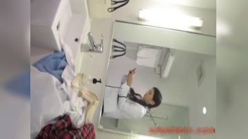 假星探骗了一名无知少女，让她在镜头前自慰，白虎喔