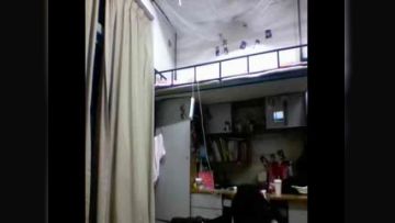 肉鸡偷拍女大学生宿舍内换衣服洗澡擦身体乳做面膜,都是顶花带刺的黄花大闺女娇嫩的玉体第01集