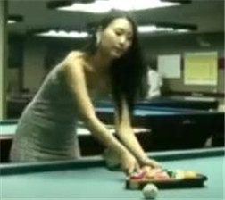 台球厅教妹子打球 mp4