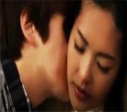 隔着衣服摸奶真的舒服 mp4