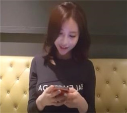 在KTV里面玩耍1 mkv