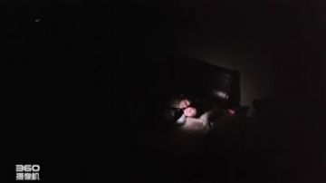 [饭店偷拍] 老婆只想玩手机~老公卖力舔鲍鲍让老婆兴奋!!