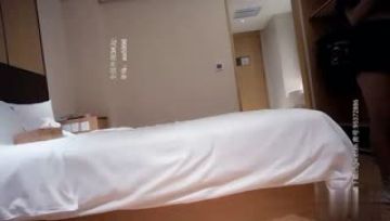 《小宝寻花》深圳直播偷拍苗条妹子约啪，一头长发脸又正，侧入爆肏让她一脸激爽!!_2021-06-02_15-17-21