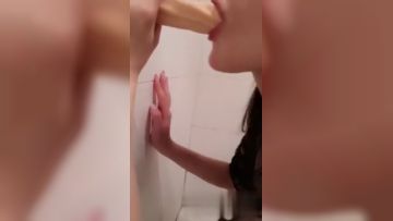 【国产偷拍】高二白嫩女友终于被我骗到出租房操了嫩屄