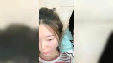 新晋00后极品嫩妹和炮友啪啪大秀最后口爆