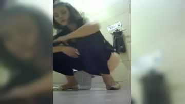 【厕所偷拍】厕拍妹子看起来都很清新