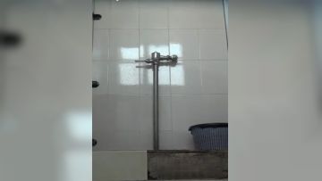 【厕所偷拍】商场厕拍 妹子像是没睡好样