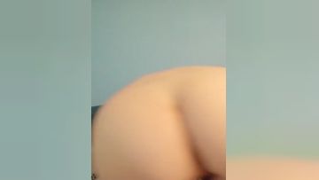 COSPLAY御姐热舞脱衣，玩弄逼穴玩得高潮潮吹！