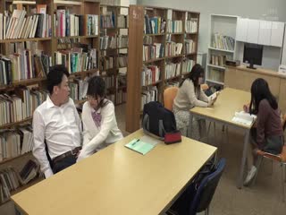 [3-1]不让周围人发现用萌袖尻枪偷偷让我射精好几次的小恶魔女学生系