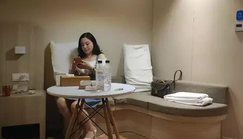 贵妇网上约炮小伙子不想努力了