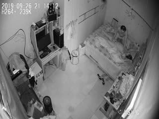 九月最新流出宾馆摄像头偷拍平头哥和白嫩女友干完各自玩手机