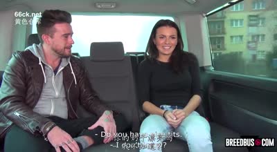 在公交车上搭车并被鸡巴撞倒